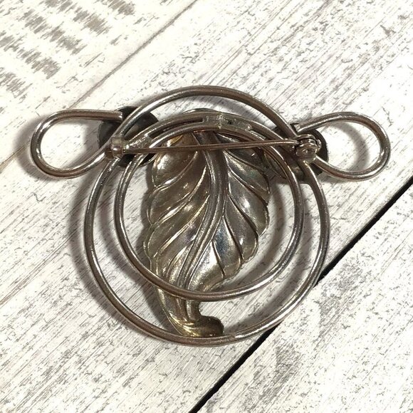 Vintage Silver-Tone Leaf Brooch With Circular Design & Pin Back - Picture 2 of 3